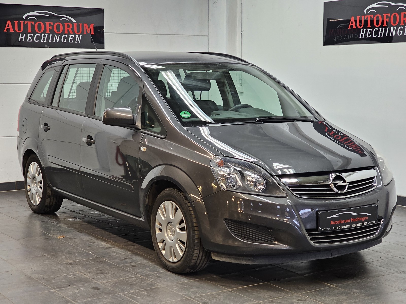 Opel Zafira B Family 1.Hand AHK Klima 7 Sitzer Tüv Neu