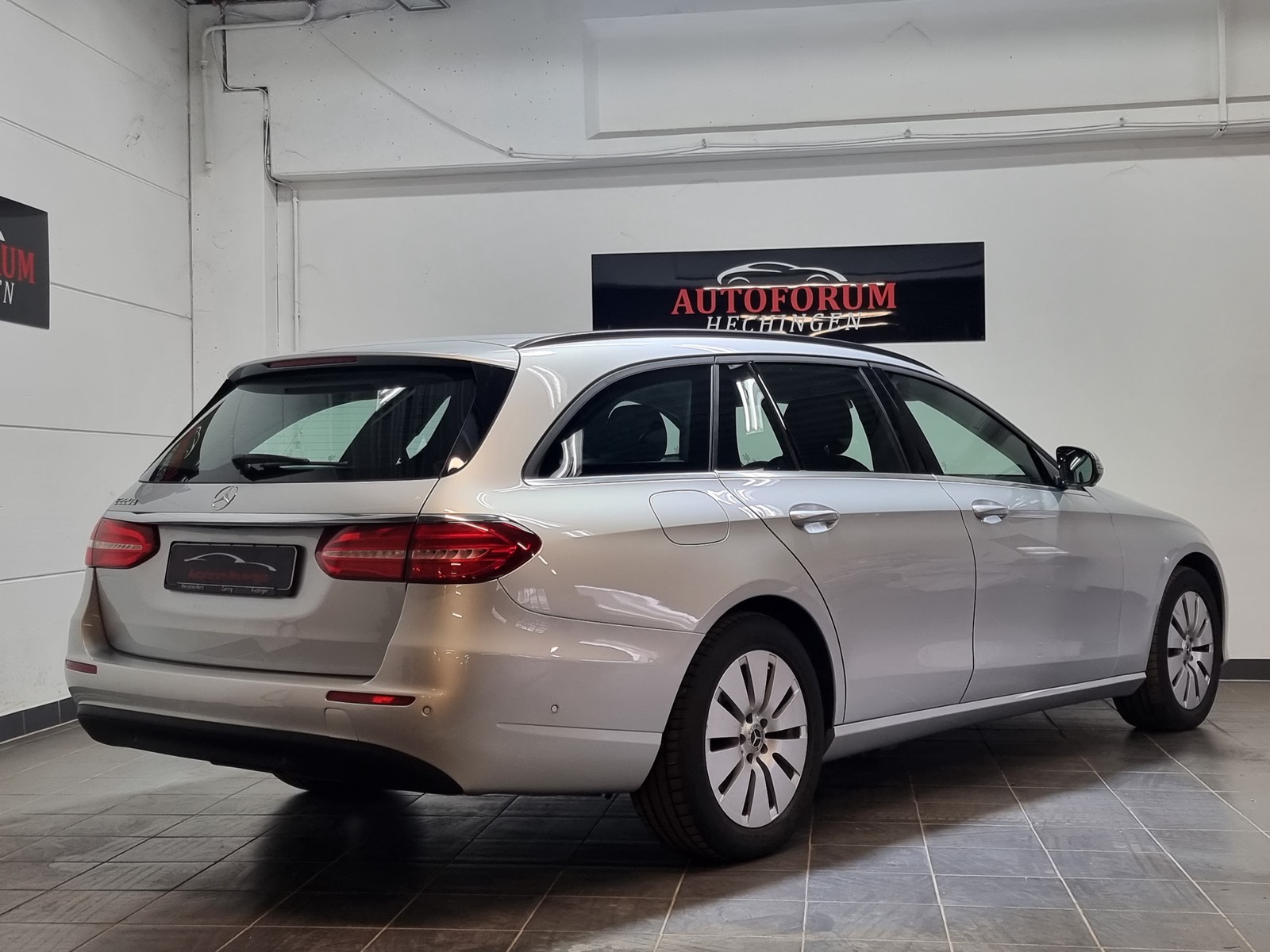 Mercedes-Benz E 220 d 9 G-Tronic 360°Kamera El.AHK MB Garantie