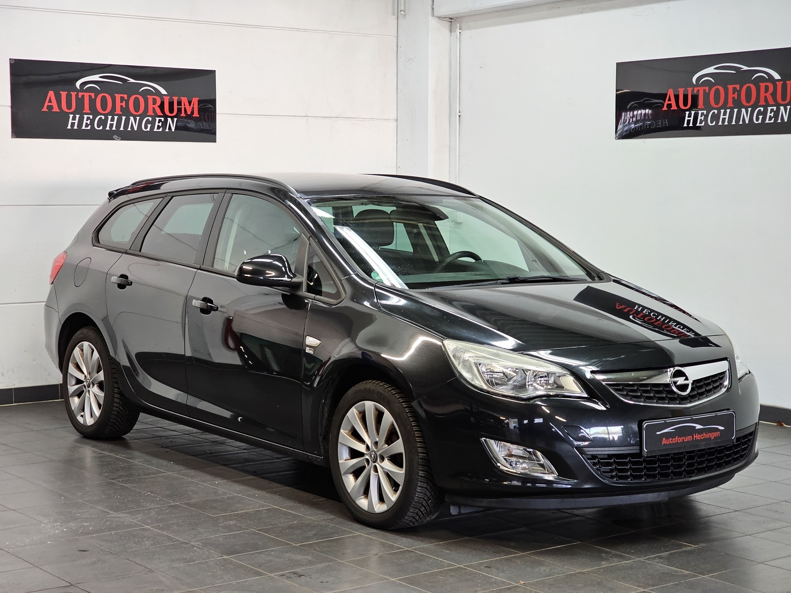 Opel Astra J Sports Tourer 150 Jahre Opel
