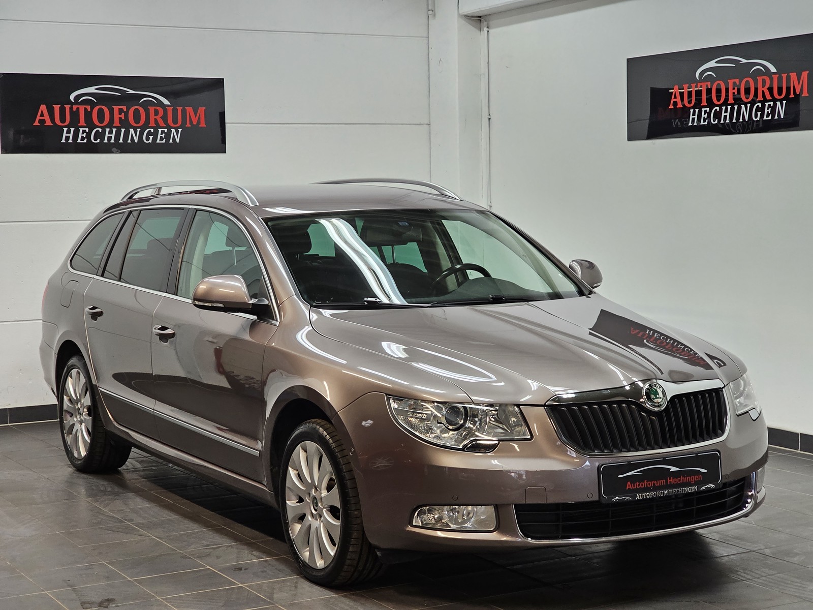 Skoda Superb Combi Elegance 1.Hand Aut.Memory AHK Leder