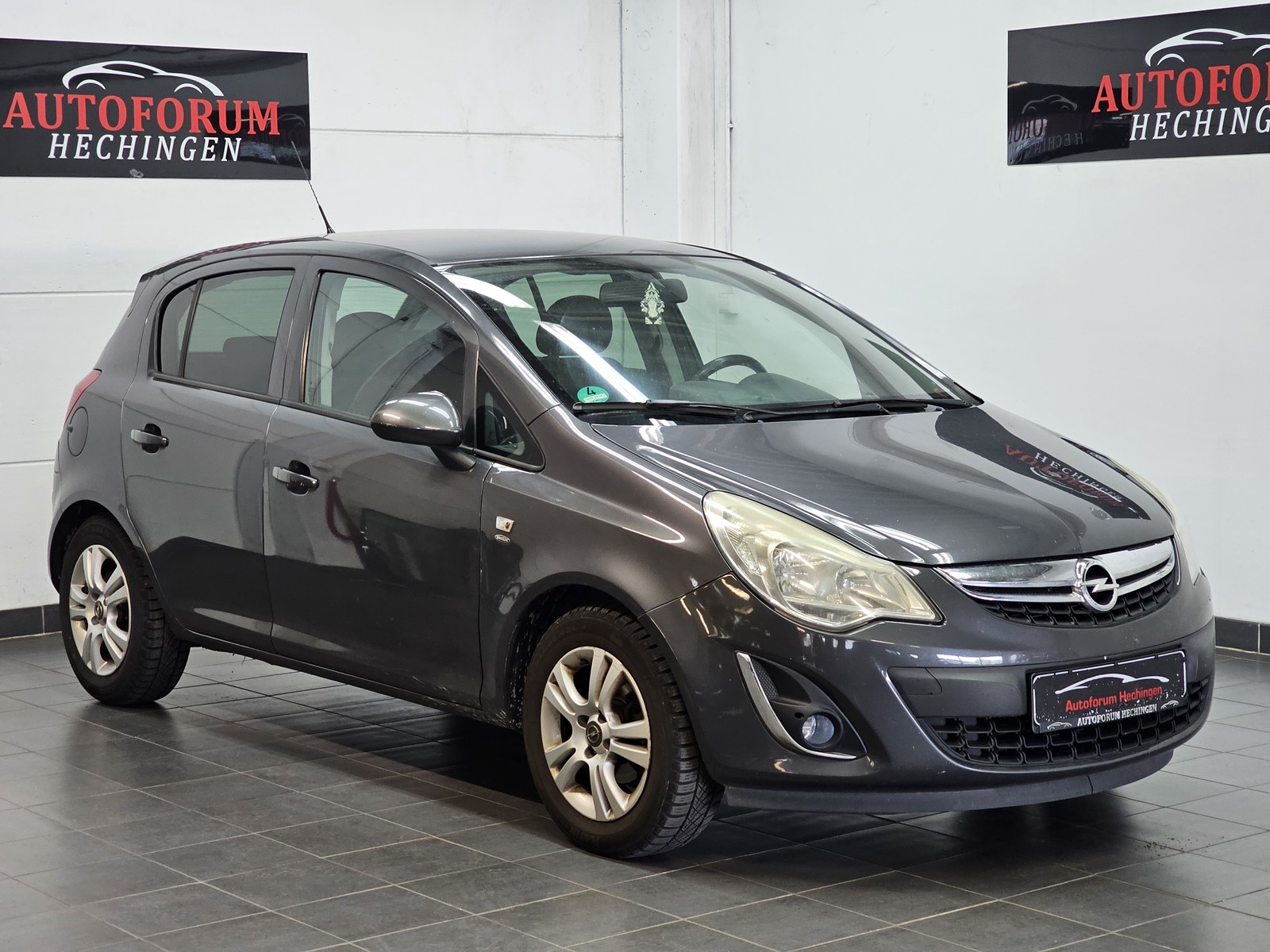 Opel Corsa D Satellite Klima Servo TÜV NEU