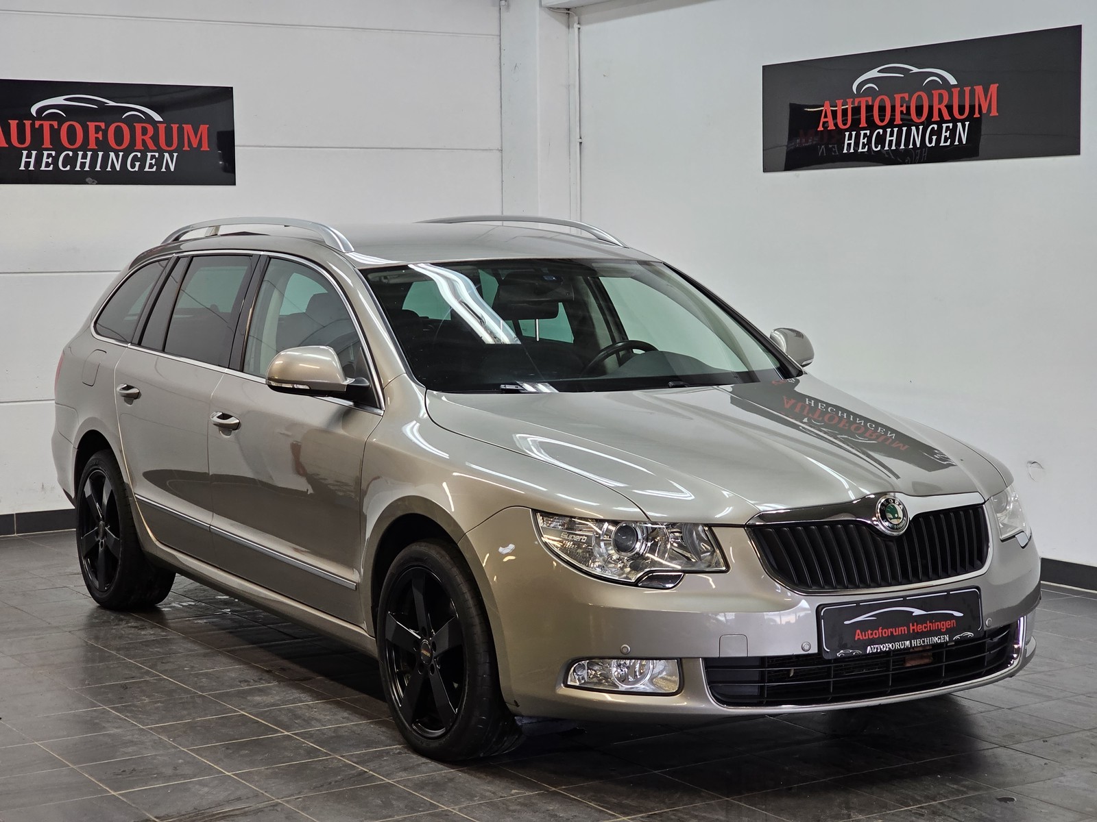 Skoda Superb Combi Automatik Navi Leder Memory