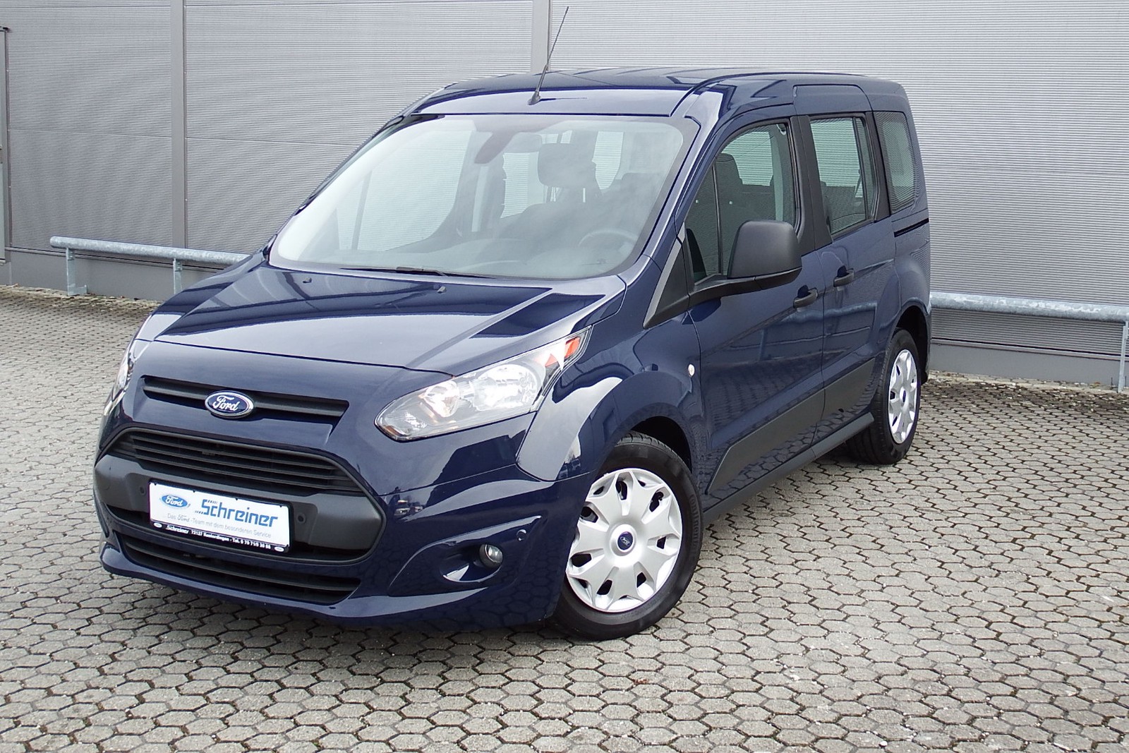 Ford Tourneo Connect mit Rückfahrkamera / Navi