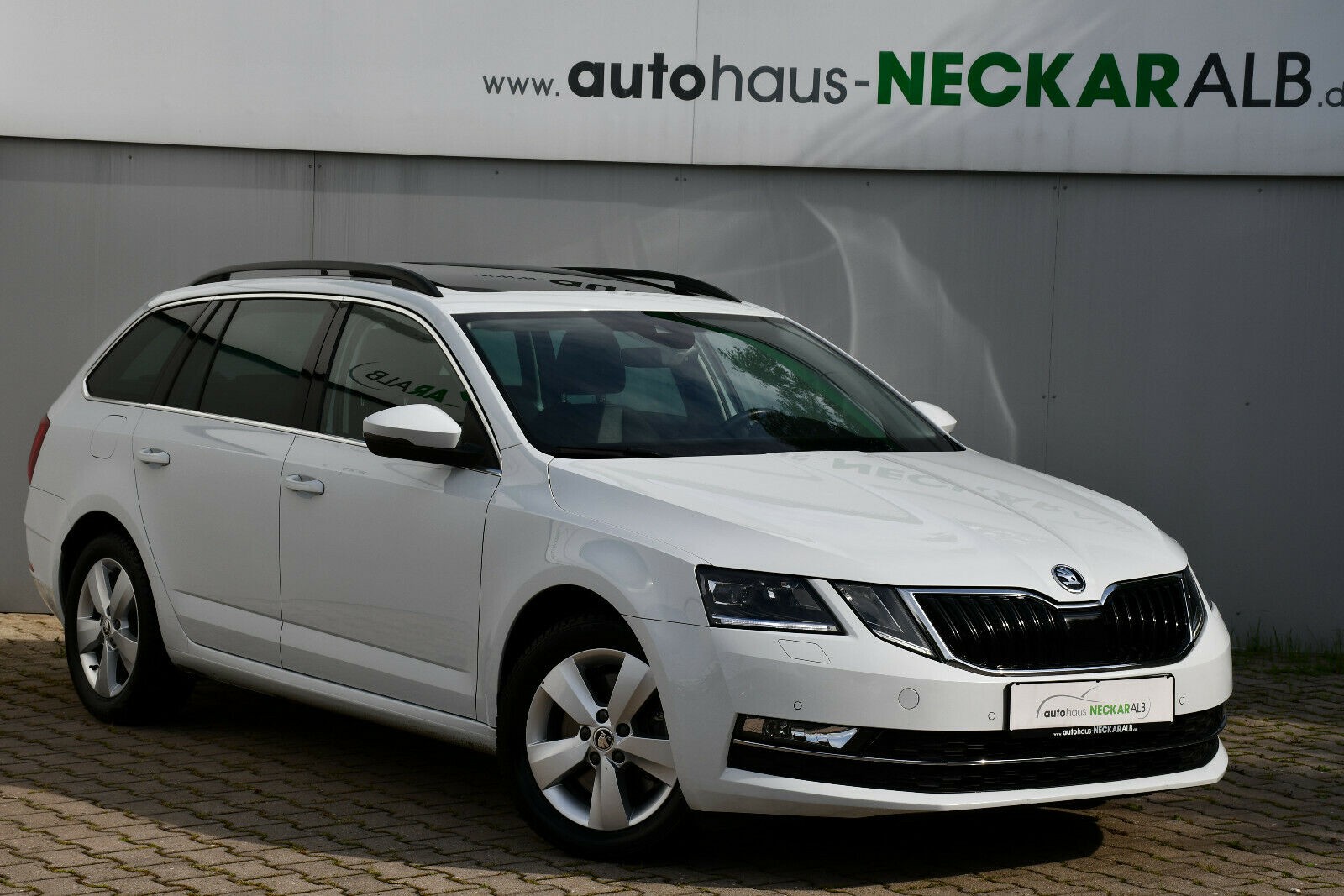 Skoda Octavia Combi Style 4x4 EURO6 AHK LED Pano Navi