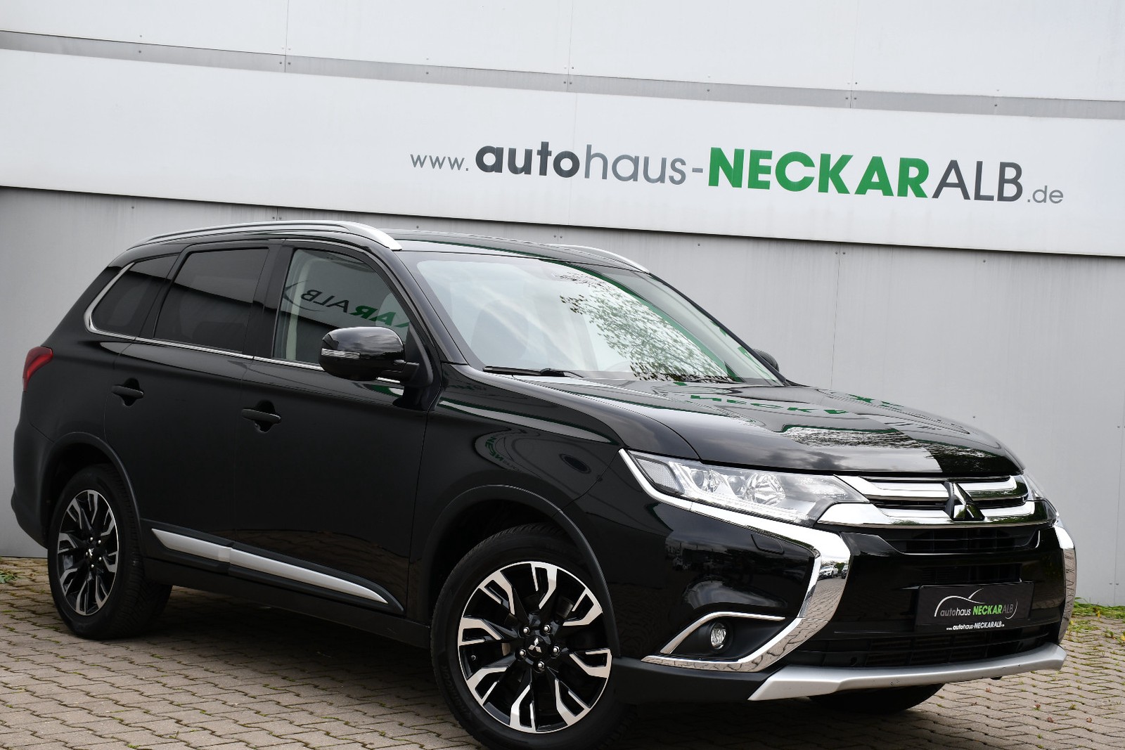 Mitsubishi Outlander Edition 100+ 4WD AHK LED Kamera