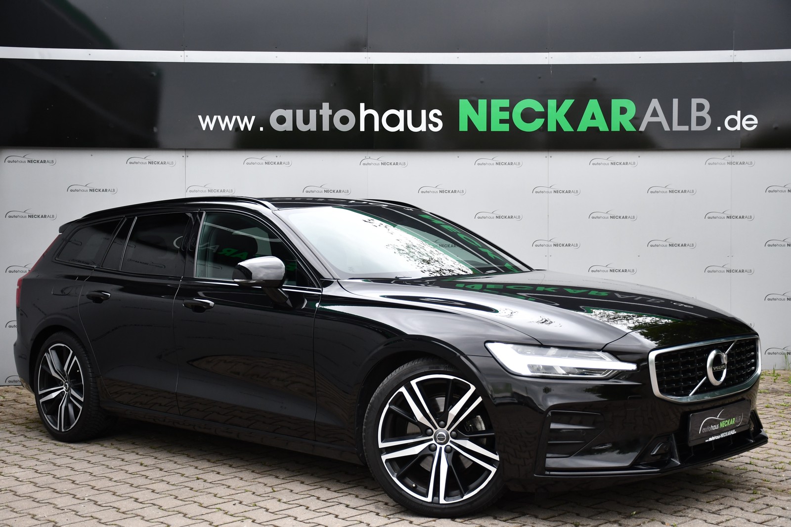 Volvo V60 Kombi R Design Virtual Kamera CarPlay Navi