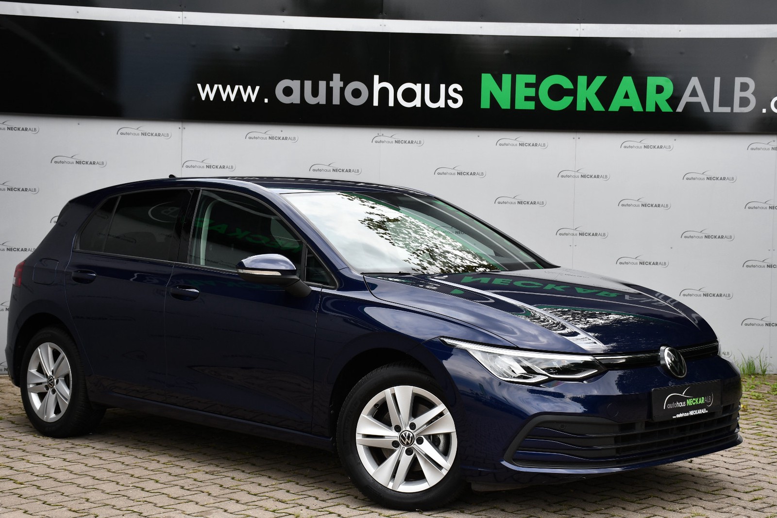 Volkswagen Golf VIII Life digital Cockpit Kamera CarPlay