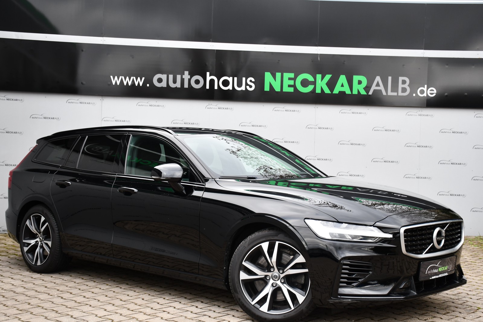 Volvo V60 Kombi R Design Plug-In Hybrid AWD