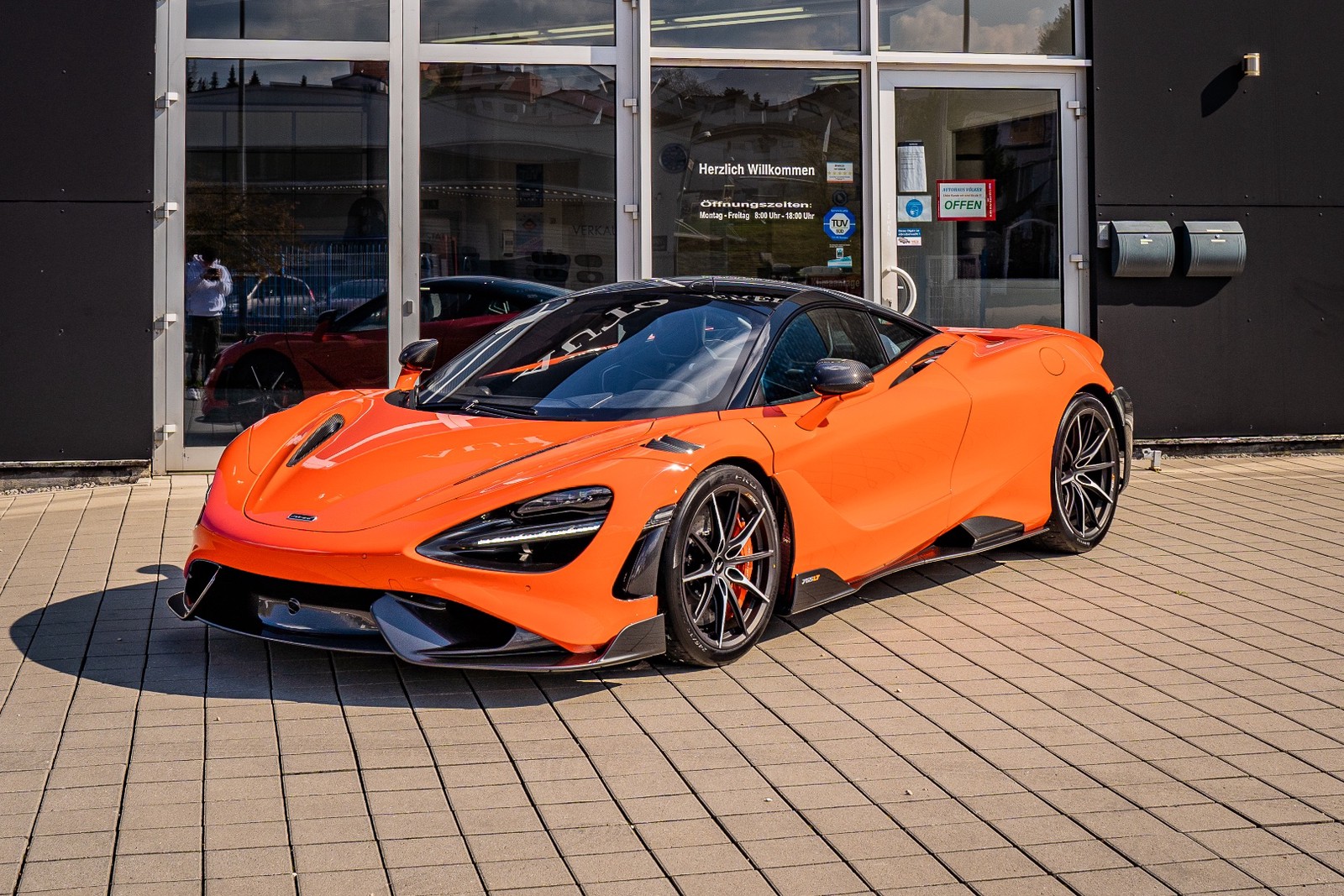 McLaren 765LT neu kaufen in Hechingen bei Stuttgart Preis