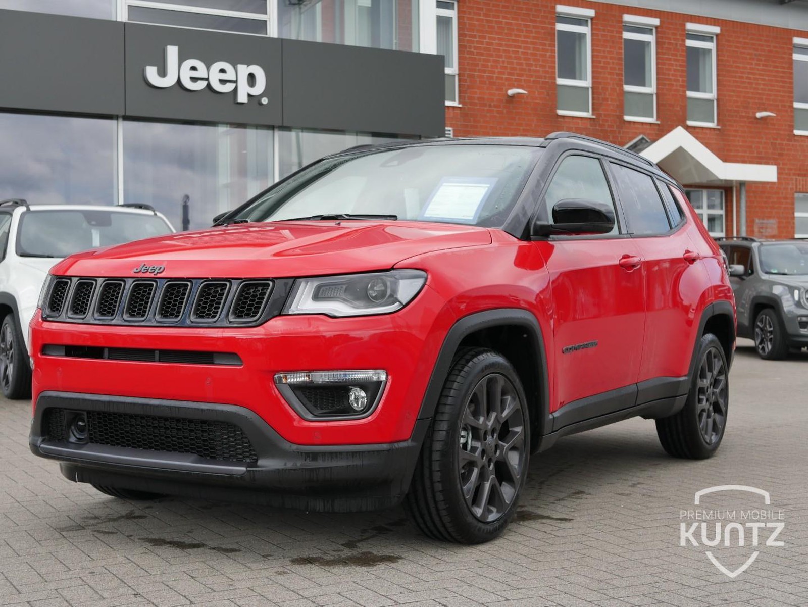 Jeep Compass 1.3 T-GDI I4 110kW S DCT+Pano+ACC+Park-P