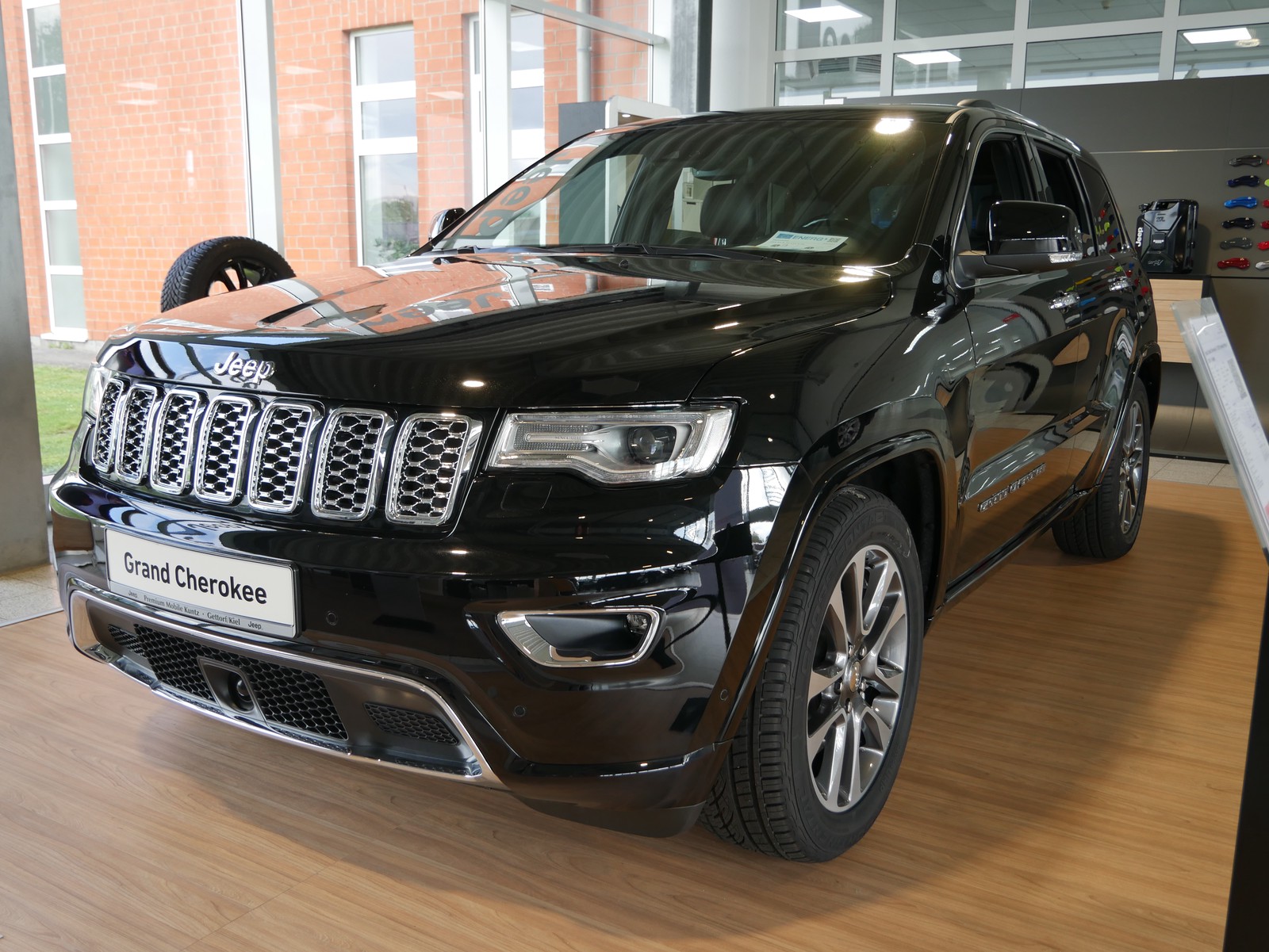 Jeep Grand Cherokee 3.0 CRD Overland Pano + Luft + Xenon