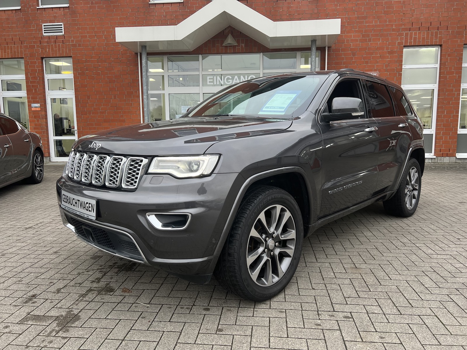 Jeep Grand Cherokee 3.0 CRD Overland AHK + Navi + Pano + Luft