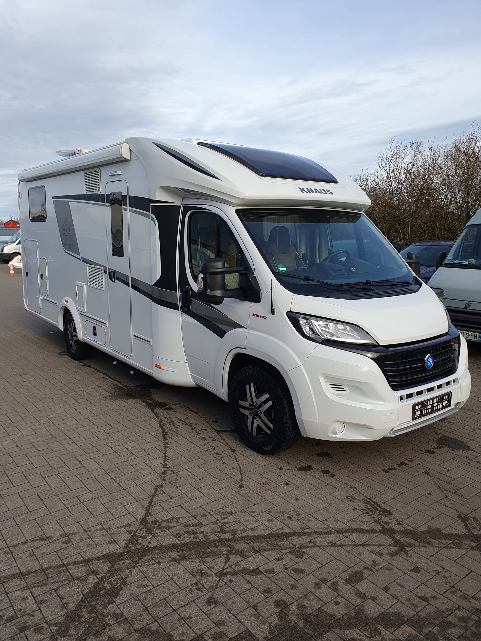 2020 Knaus SUN Ti Neuwertiger Zustand Top-Ausstattung 160PS