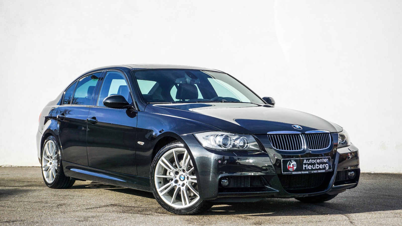 BMW 330i M SPORTPAKET/100% VOLL/LEDER/NAVI/SCHIEBEDACH/XENON