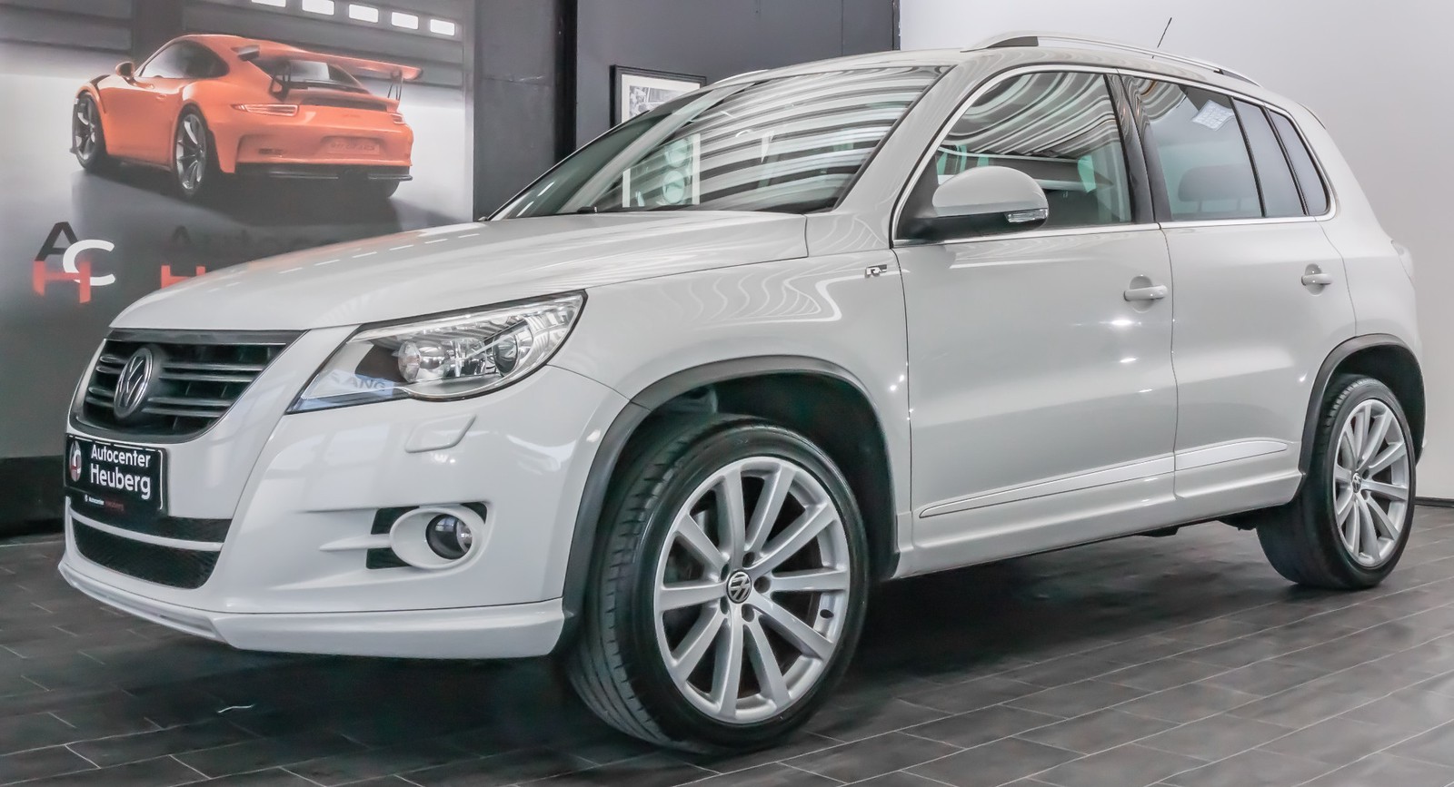 Volkswagen Tiguan 2.0TDI R Line/LEDER/BI-XENON/AHK/1.HAND
