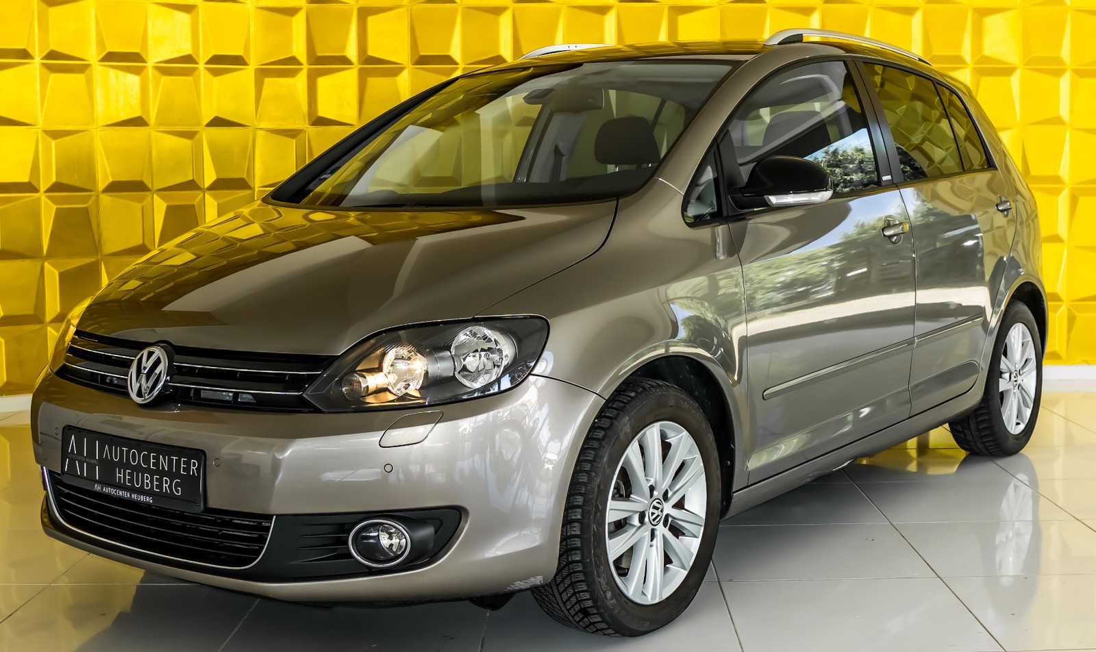 Volkswagen Golf VI Plus Style 1.4L NAVI/DSG/TEMPOMAT/SHZ/WENIG KM!