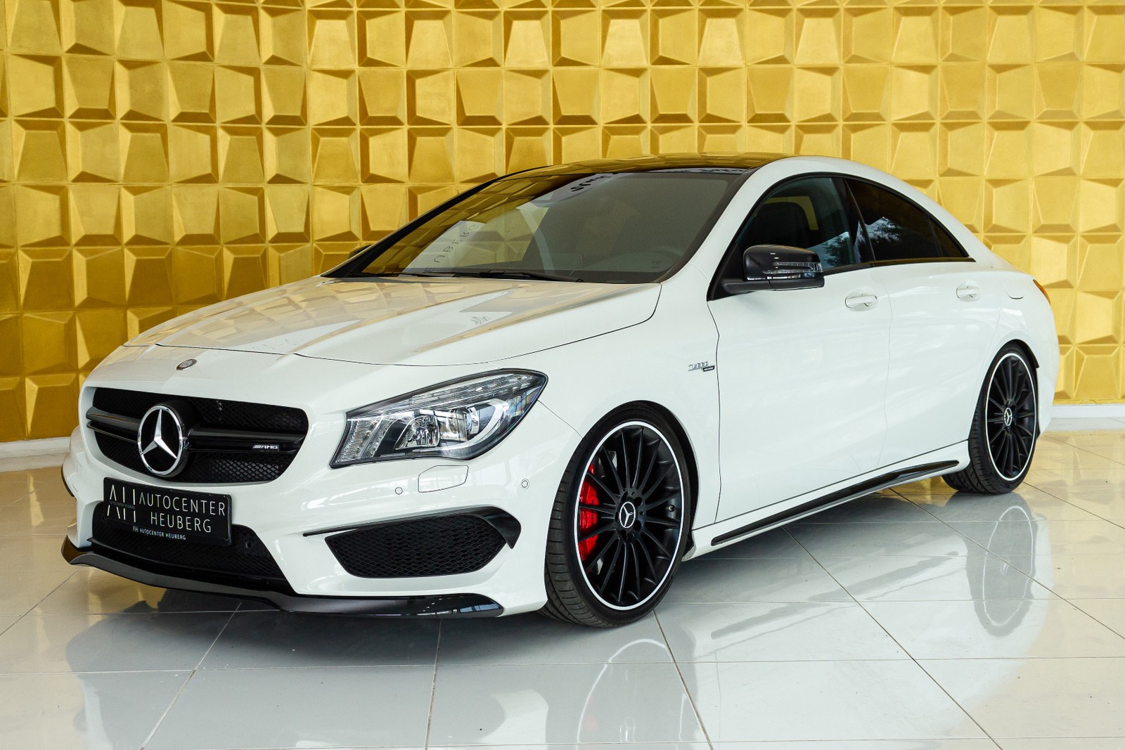 Mercedes-Benz CLA 45 AMG 4MATIC/PANO/PERFOMANCE SITZE/100%VOLL