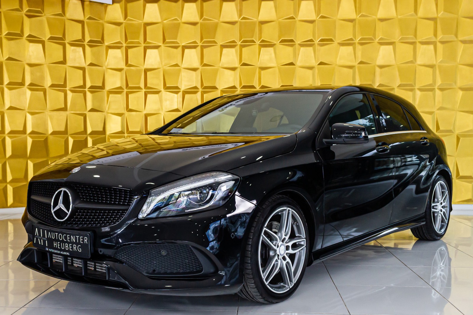 Mercedes-Benz A 250 AMG KAMERA SPUR TOT LED H&K BLACK