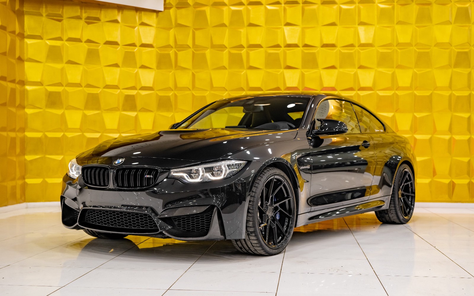 BMW M4 COMPETION SCHALTER CARBON HUD 20"