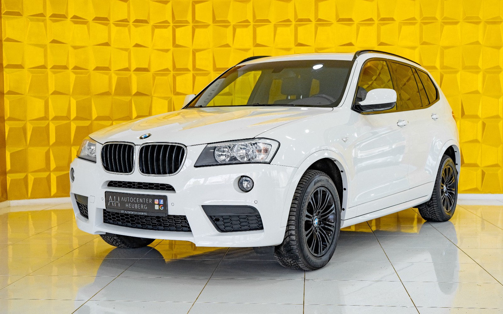 BMW X3 2.0d M SPORTPAKET NAVI PDC PANO TEMP AHK SHZ