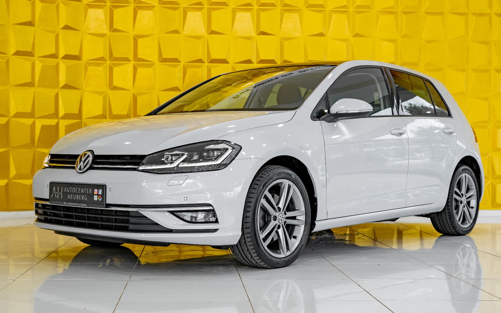 Volkswagen Golf VII 2.0TDI HIGHLINE PANO VIRTUELL XENON NAVI