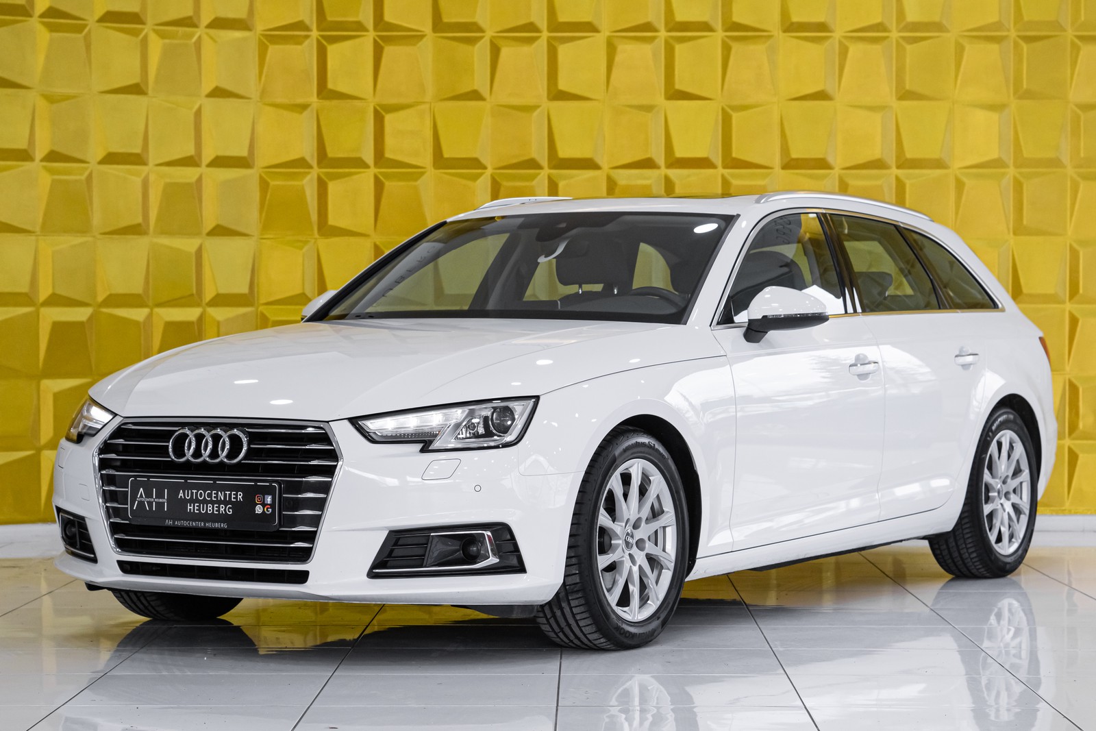 Audi A4 40TDI AVANT 1 HD PANO ACC LED VIRTUAL