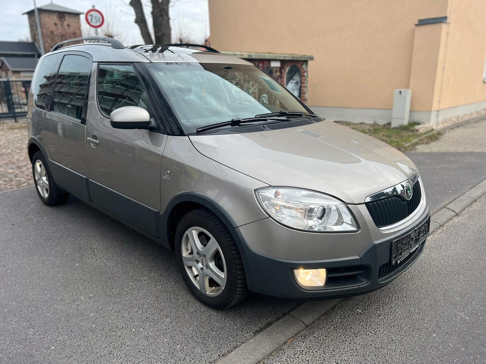 Skoda Roomster Scout 1.9 TDI/KLIMA/SHZ/PANORAMA