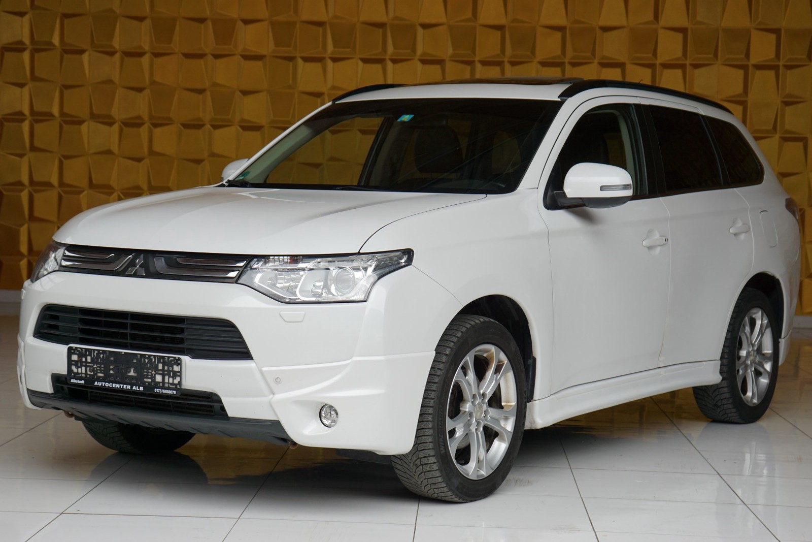 Mitsubishi Outlander 4WD /AUTOMATIK/7-SITZER/LEDER/EURO 5/