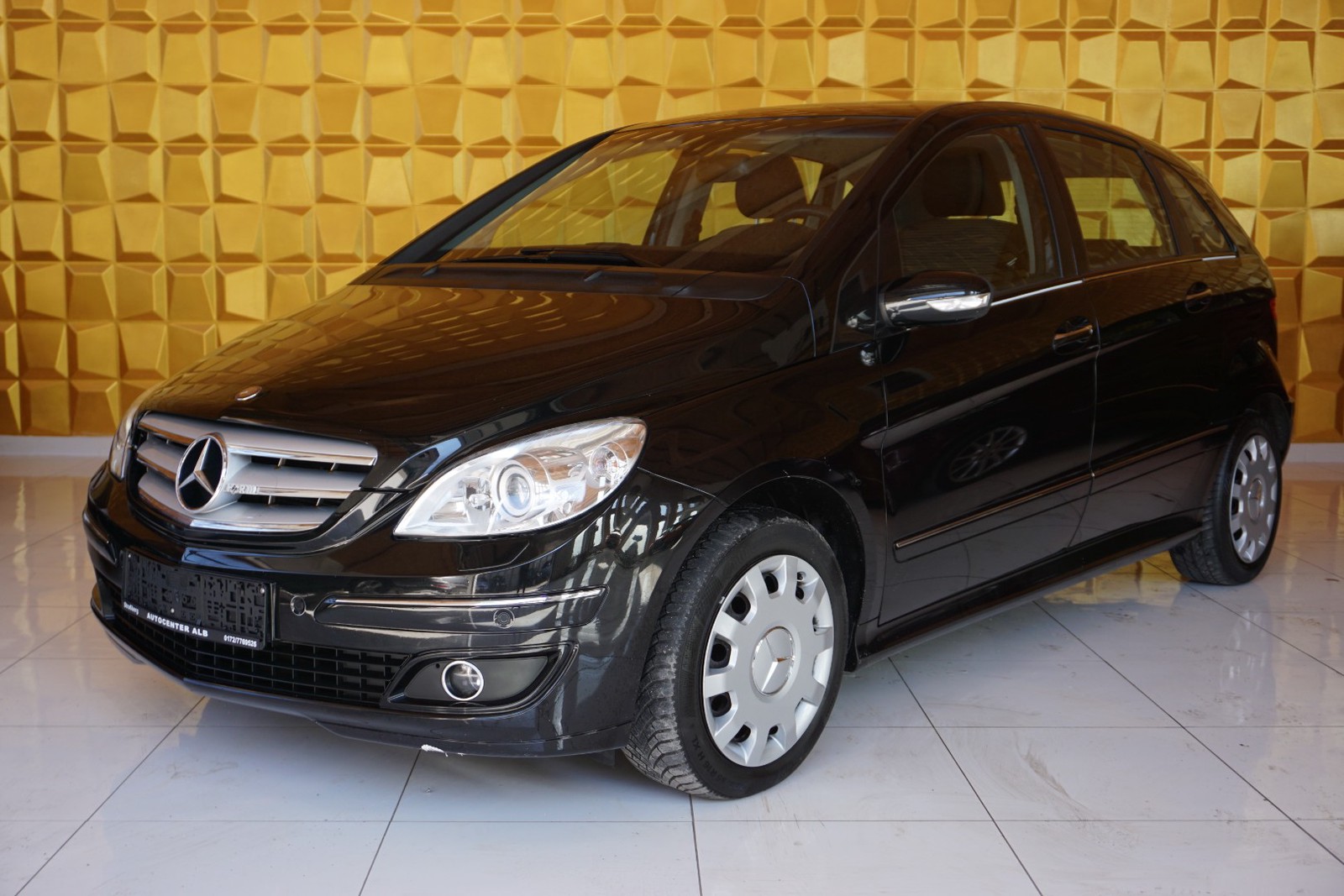 Mercedes-Benz B 200 /AUTOMATIK/NAVI/PDC/TEMPOMAT/XENON/