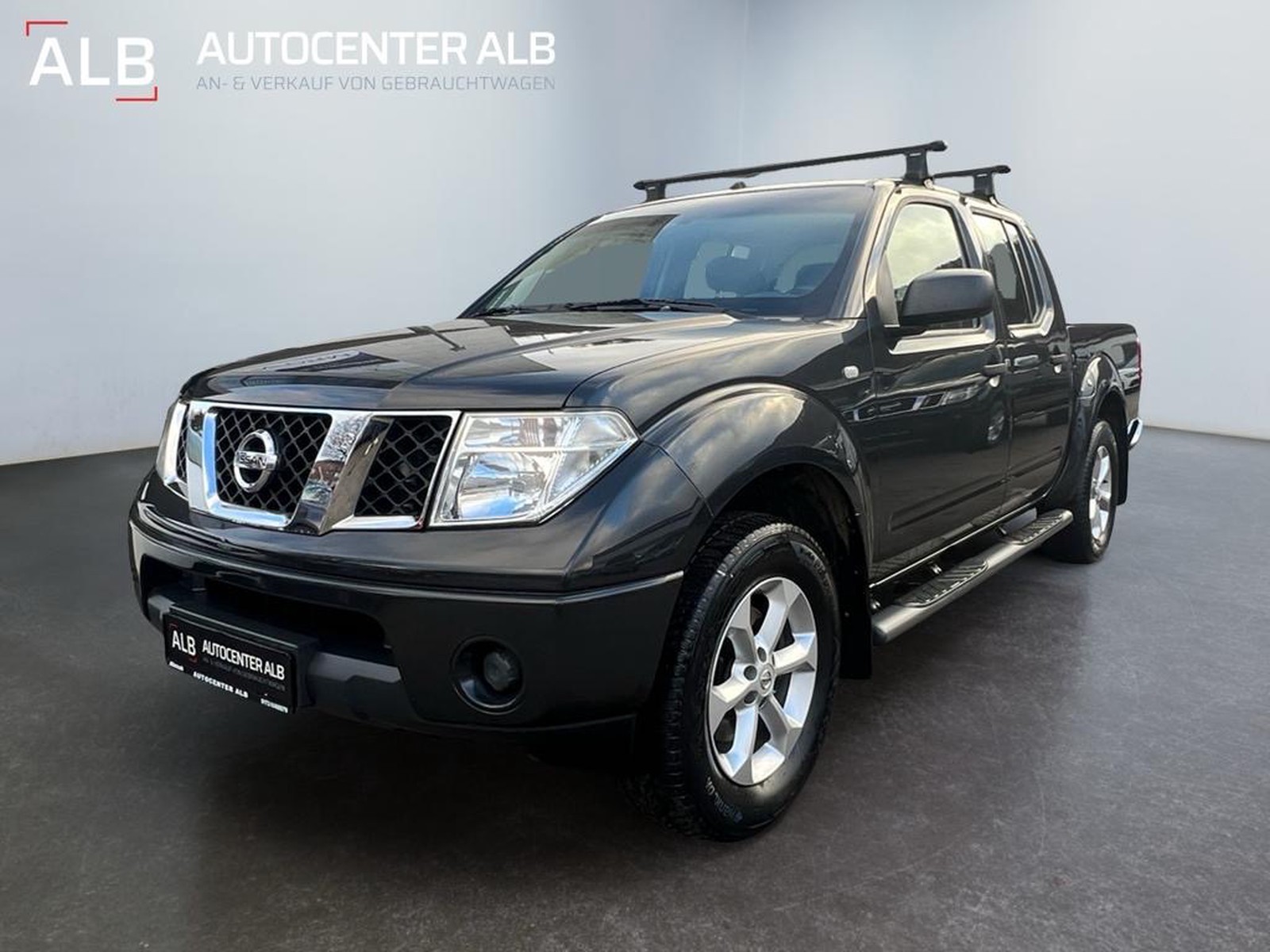 Nissan Navara Pickup Doppelkabine SE/4X4/AUTOMATIK/AHK/135TKM/