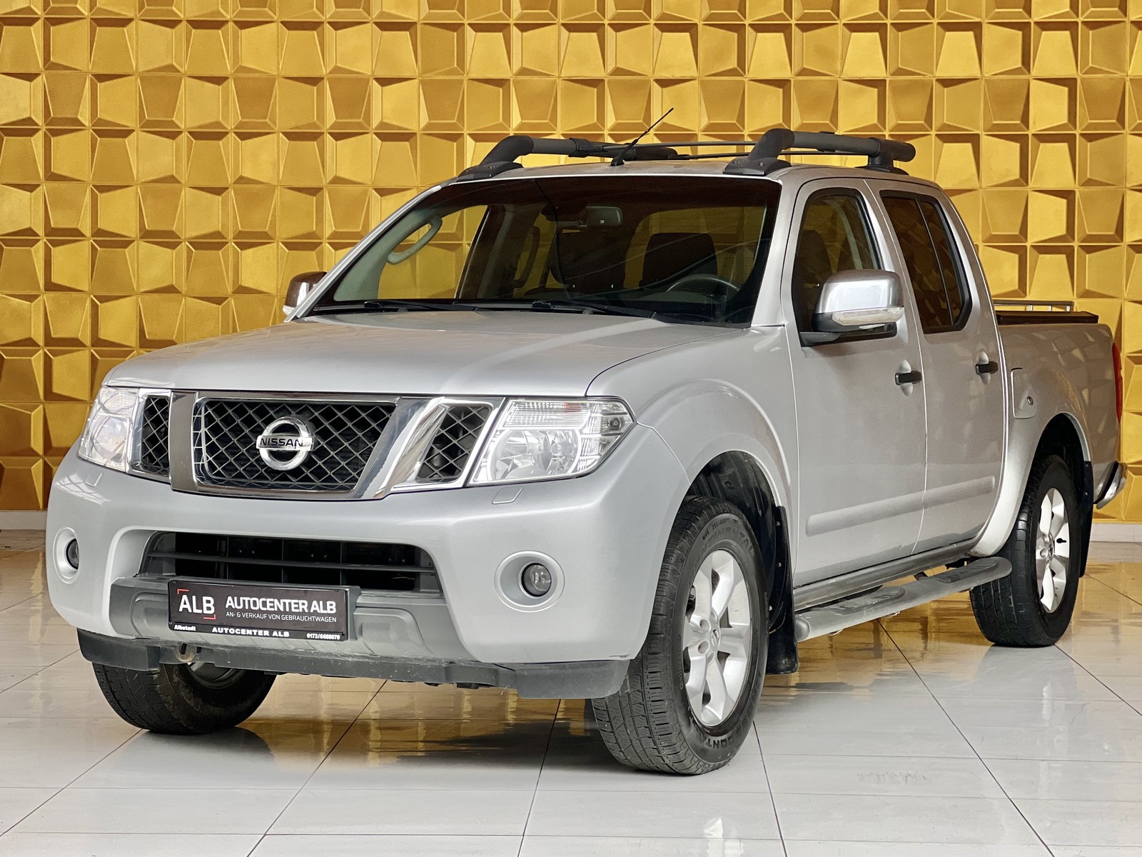 Nissan Navara Pickup XE 4X4 DOPPELKABINE/AUTOMATIK/AHK/