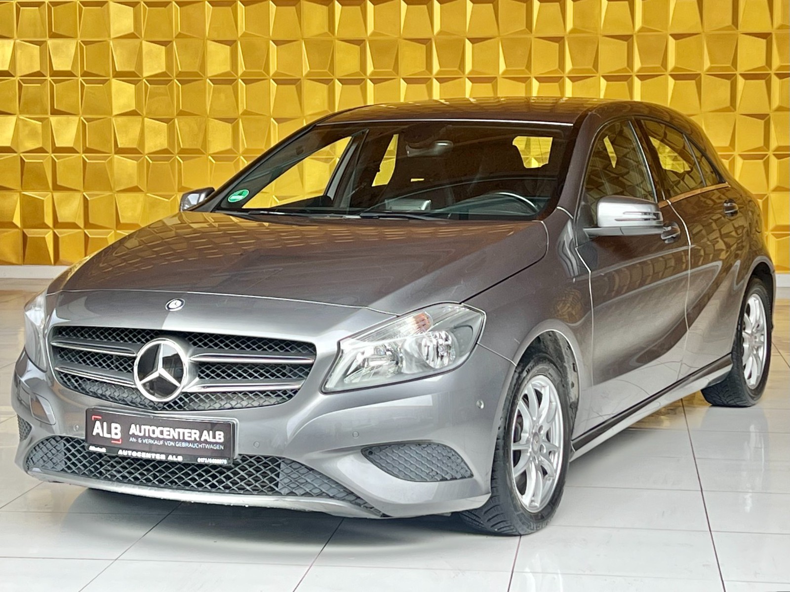 Mercedes-Benz A 180 BlueEfficiency /AUTOMATIK/NAVI/SHZ/EURO 6/