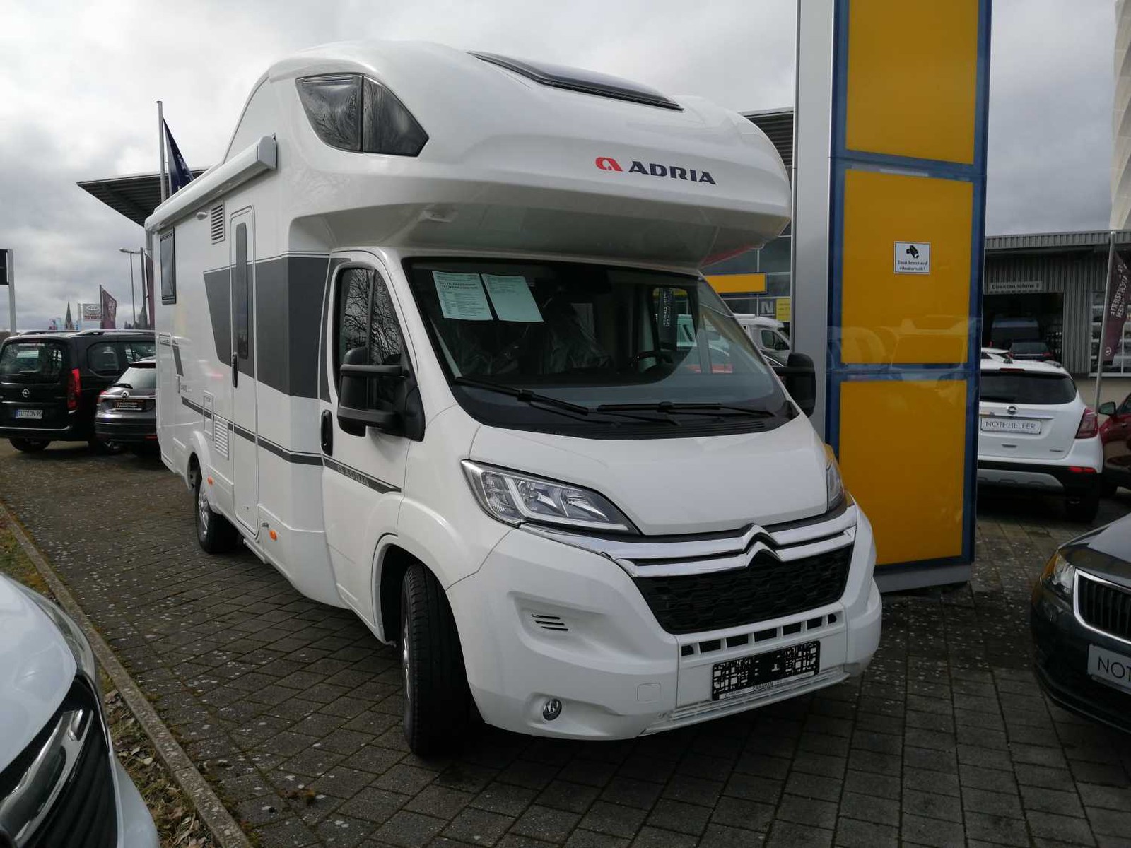Adria Coral XL Axess 670 SL Listenpreis: 68 Euro