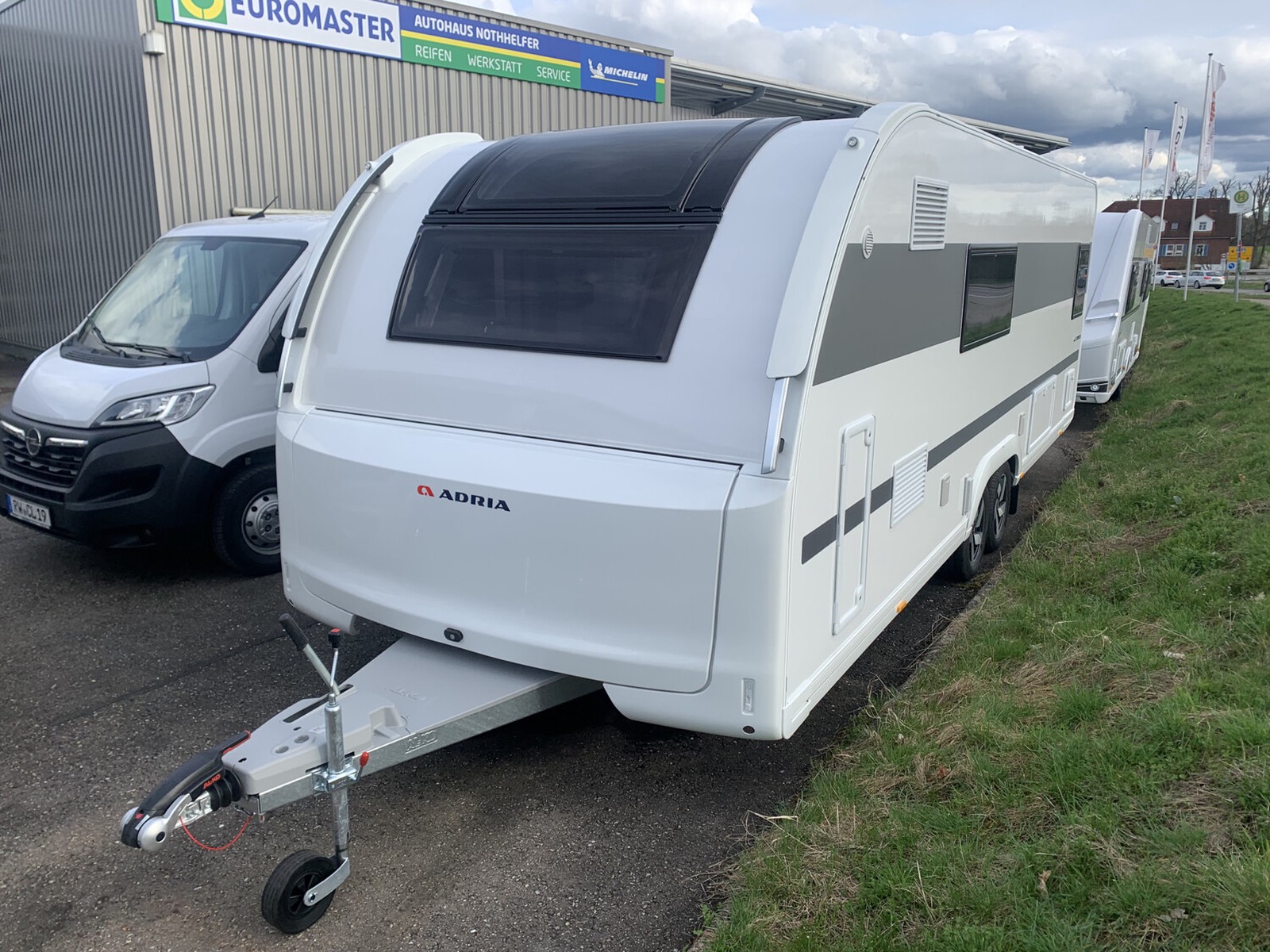 Adria Alpina 663 HT Top Ausstattung/Umrissbeleuchtung
