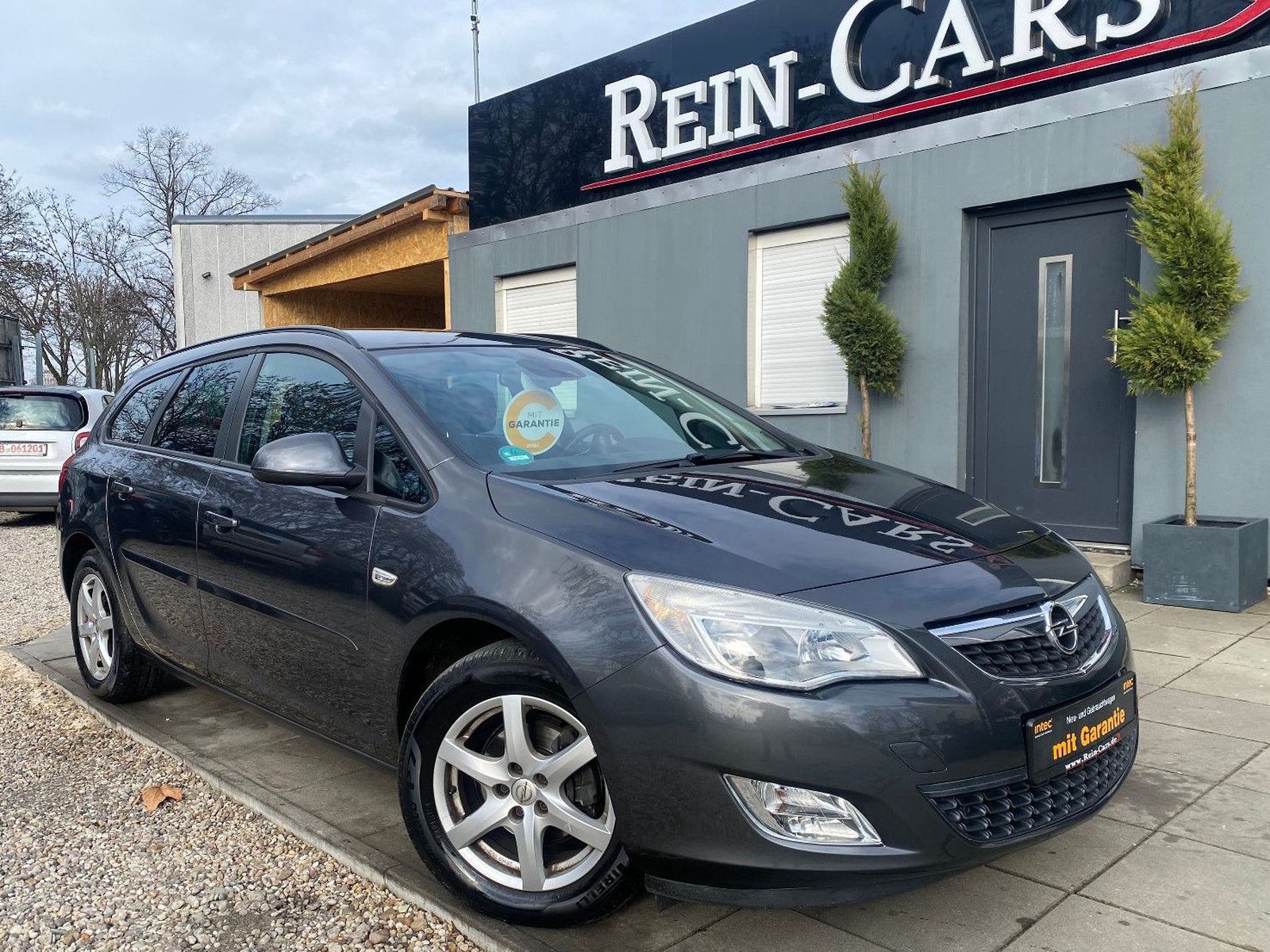 Opel Astra 1.6/AUTOMATIK/NAVI/AHK/PDC/MFL/SHZ/TEMPOM.