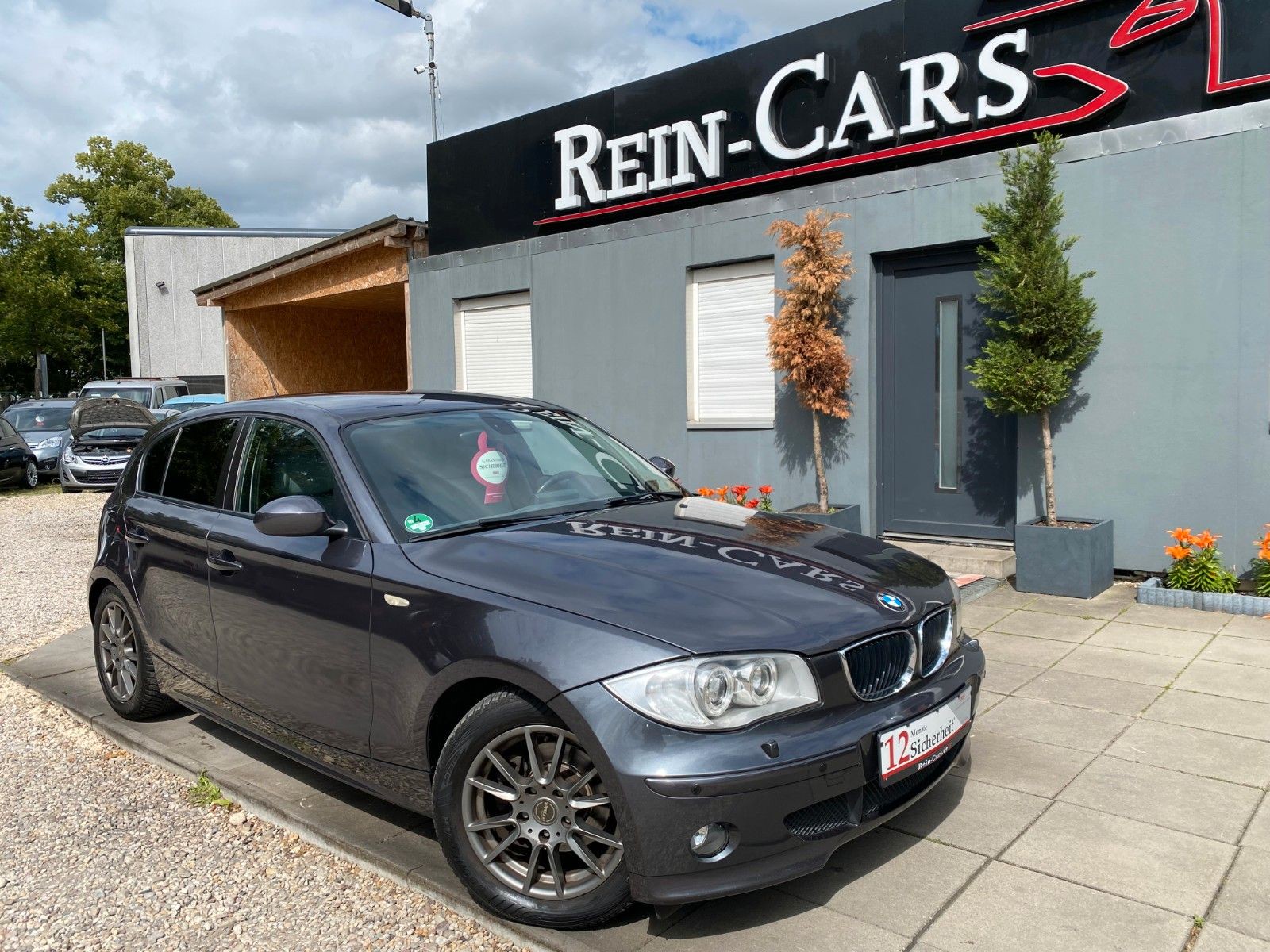 BMW 120i Lim./XENON/LEDER/NAVI/PDC/MFL/SHZ/VOLL!