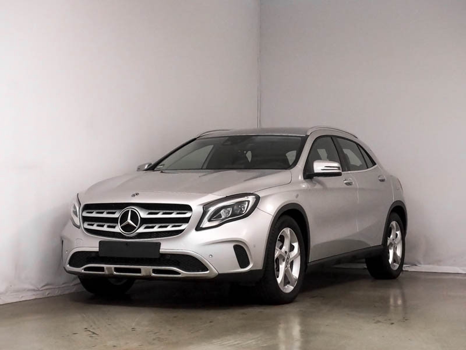 Mercedes Benz Gla 0 Urban Gebraucht Kaufen In Mossingen Preis Eur Int Nr Km 0000a7 Verkauft