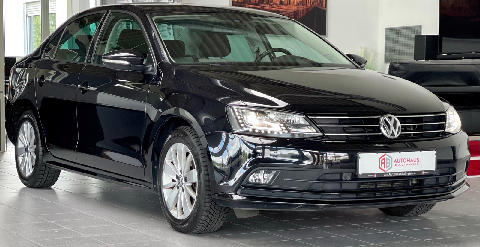 Volkswagen Jetta VI TSI BMT |NAVI|SHZ|PDC|Bi-XENON|F.ASSIST