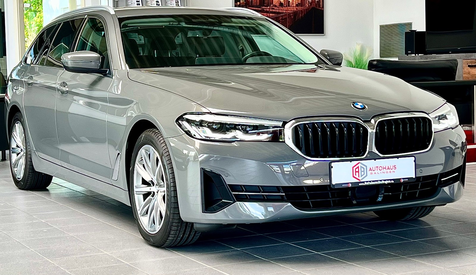 BMW 520d Sport Line |KAMERA|AHK|LK+SHZ|FAHRASSIST|LED