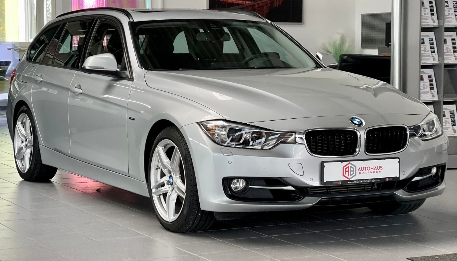 BMW 330d Aut. Sport Line |HEADUP|PANO|Bi-XEN|LEDER|NAVIPRO|VOLL
