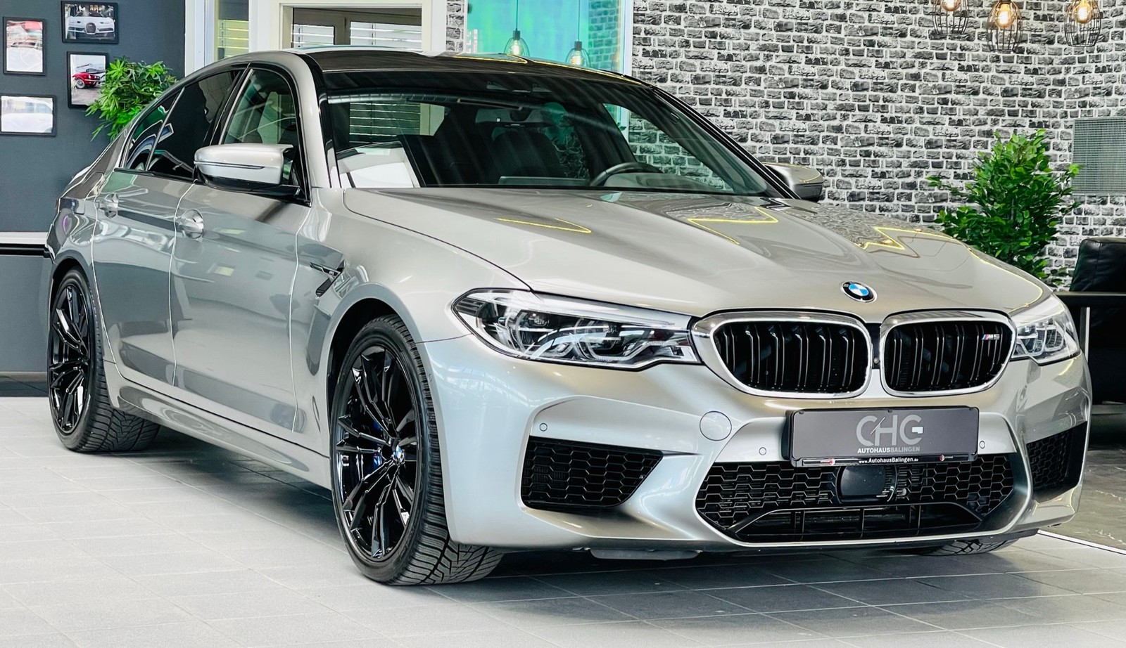 BMW M5 B&W|HUP|SPORTABGAS|360 |GESTIK.|MASSAGE|VOLL