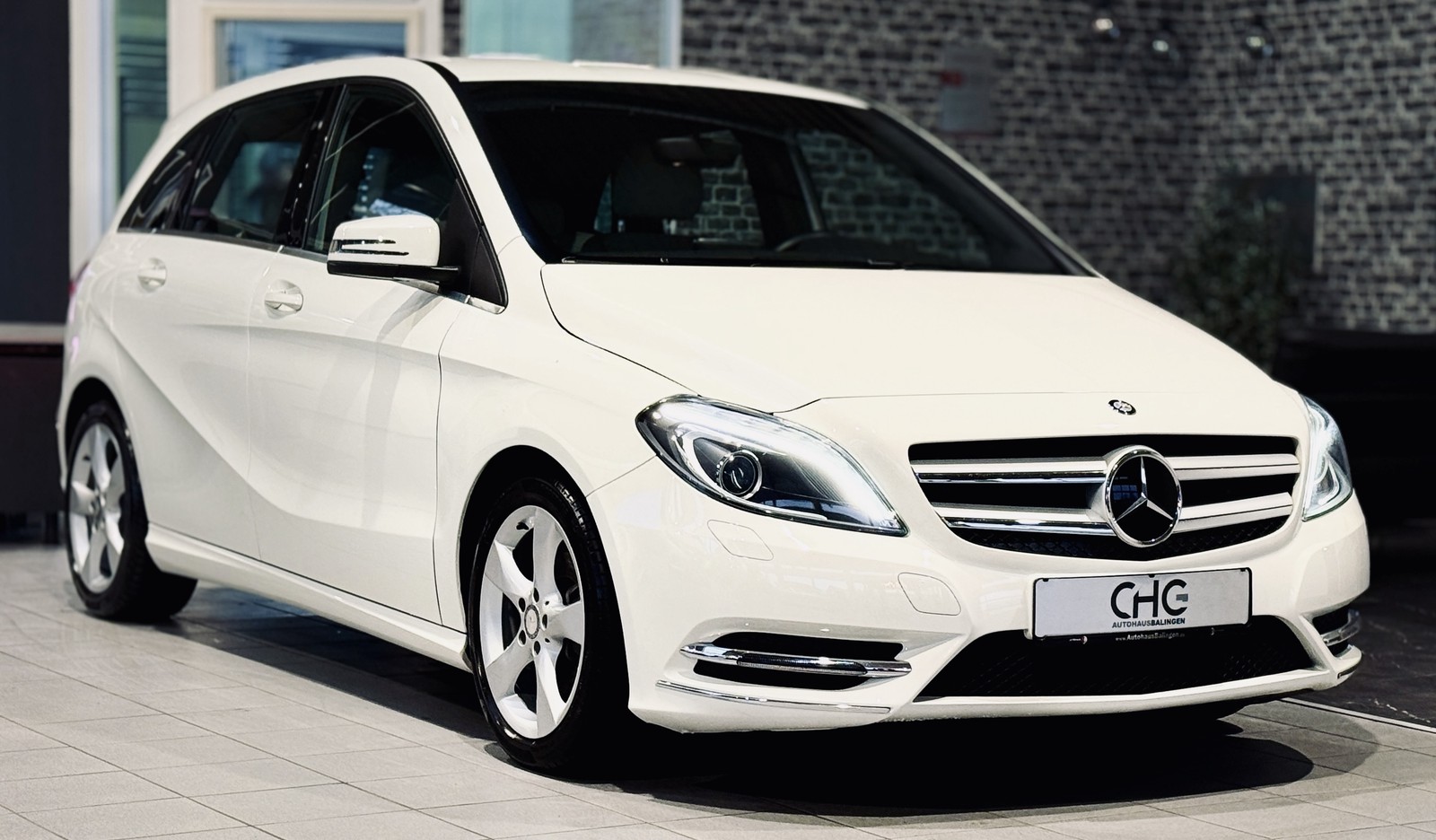 Mercedes-Benz B 180 Sport Paket|AHK|NAVI|SHZ|TEMP.|MFL|Bi-XENON