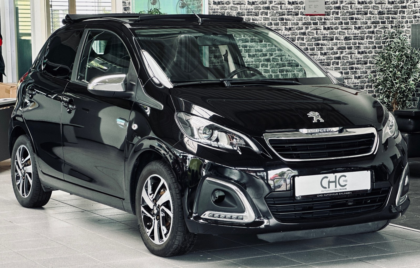 Peugeot 108 TOP Style | Pano | Tempomat | Kamera | SHZ |