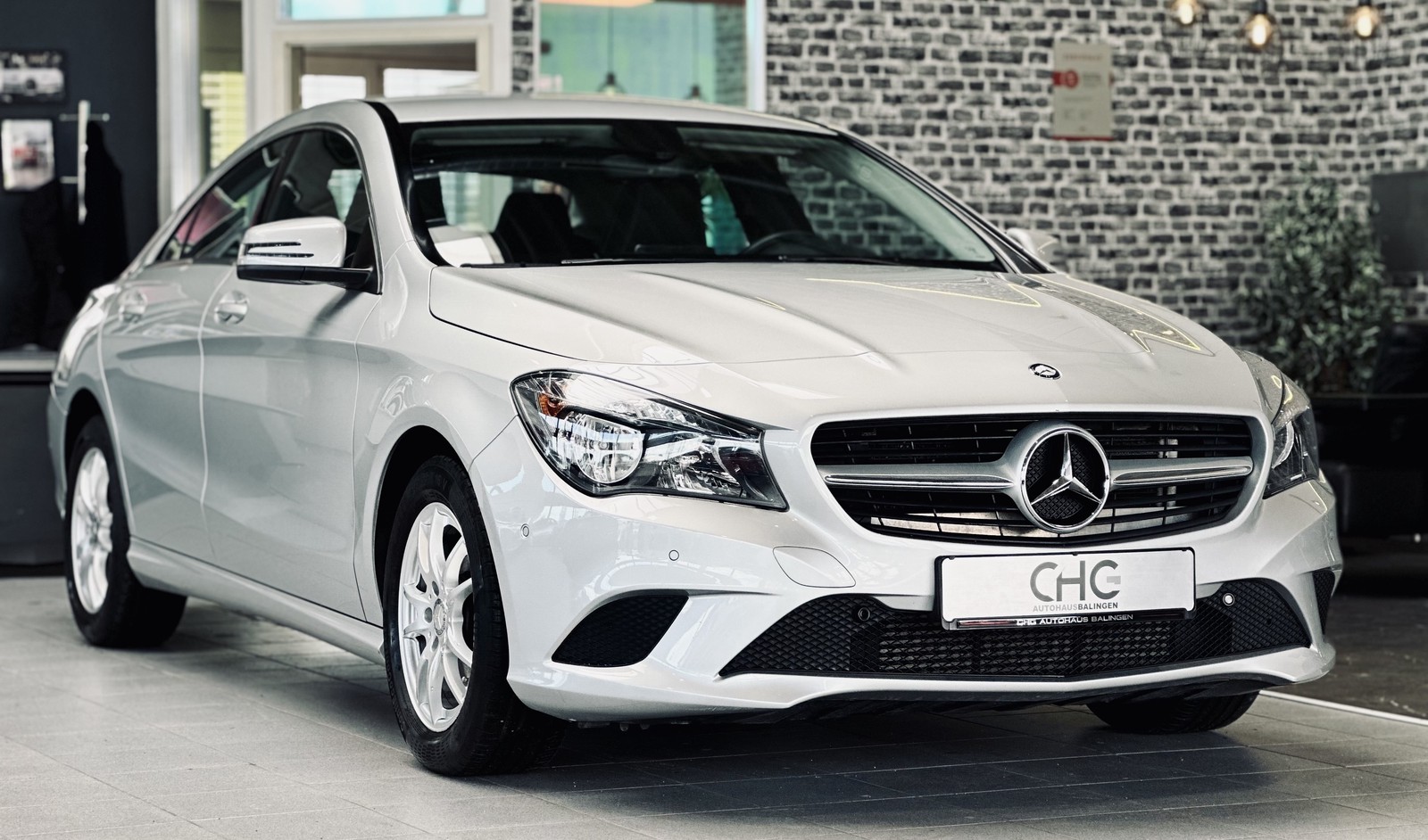 Mercedes-Benz CLA 180 7G-DCT KAMERA|SHZ|TEMPOMAT|MFL|