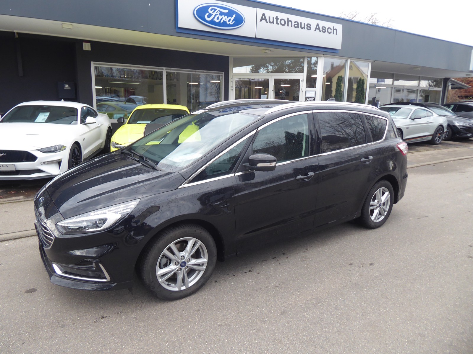 Ford S-Max Hybrid Titanium