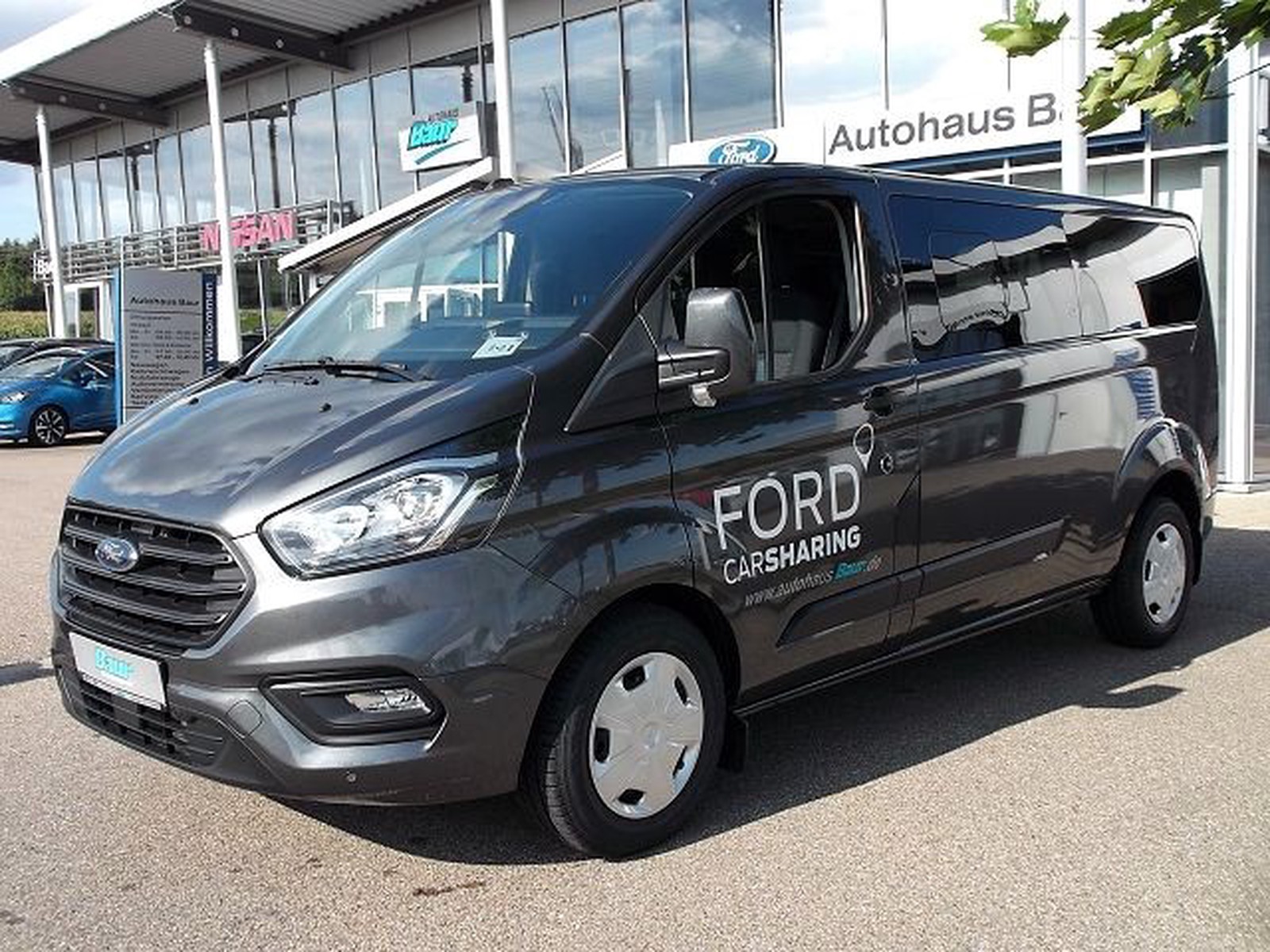Ford Transit Custom FT 300 Trend 2,2 L 125 PS 9 Sitzer AHK L1H1 EUNeuwagen, Jahreswagen