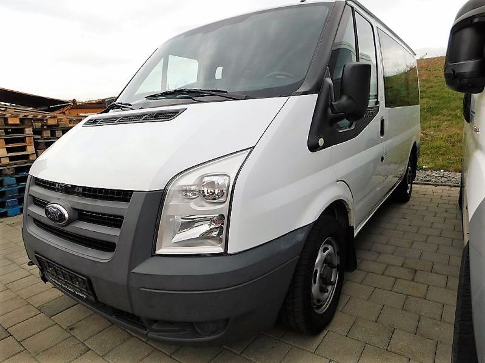 Ford Transit 280 K TDCi Heizung hinten 9Sitzer 85TKM gebraucht kaufen in Mutlangen Preis 4980 Ford Transit 280 K TDCi Heizung hinten 9Sitzer 85TKM gebraucht kaufen in Mutlangen Preis 4980