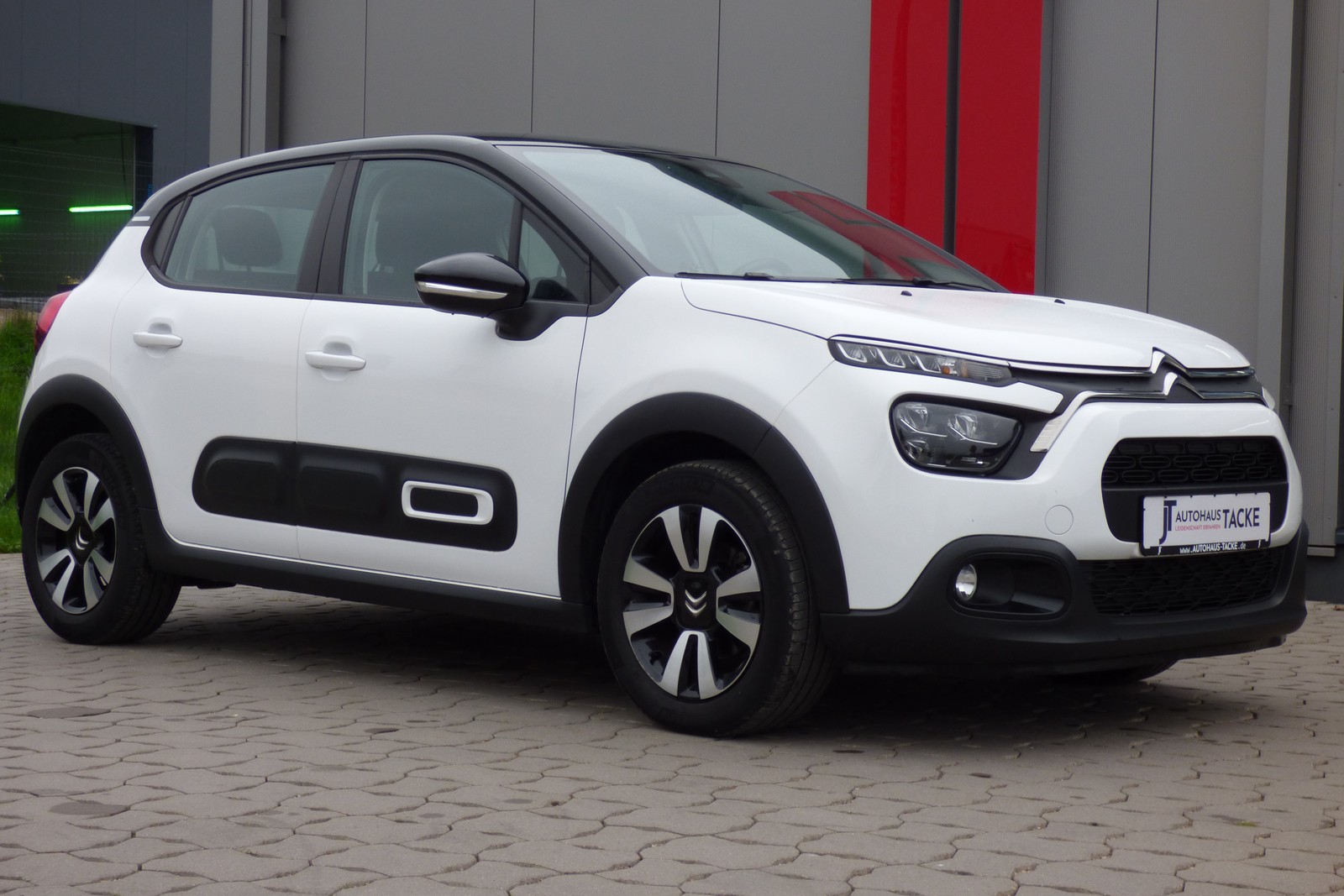 Citroën C3 Shine 1. Hand, Navi, LED, PDC, Klimaautomatik