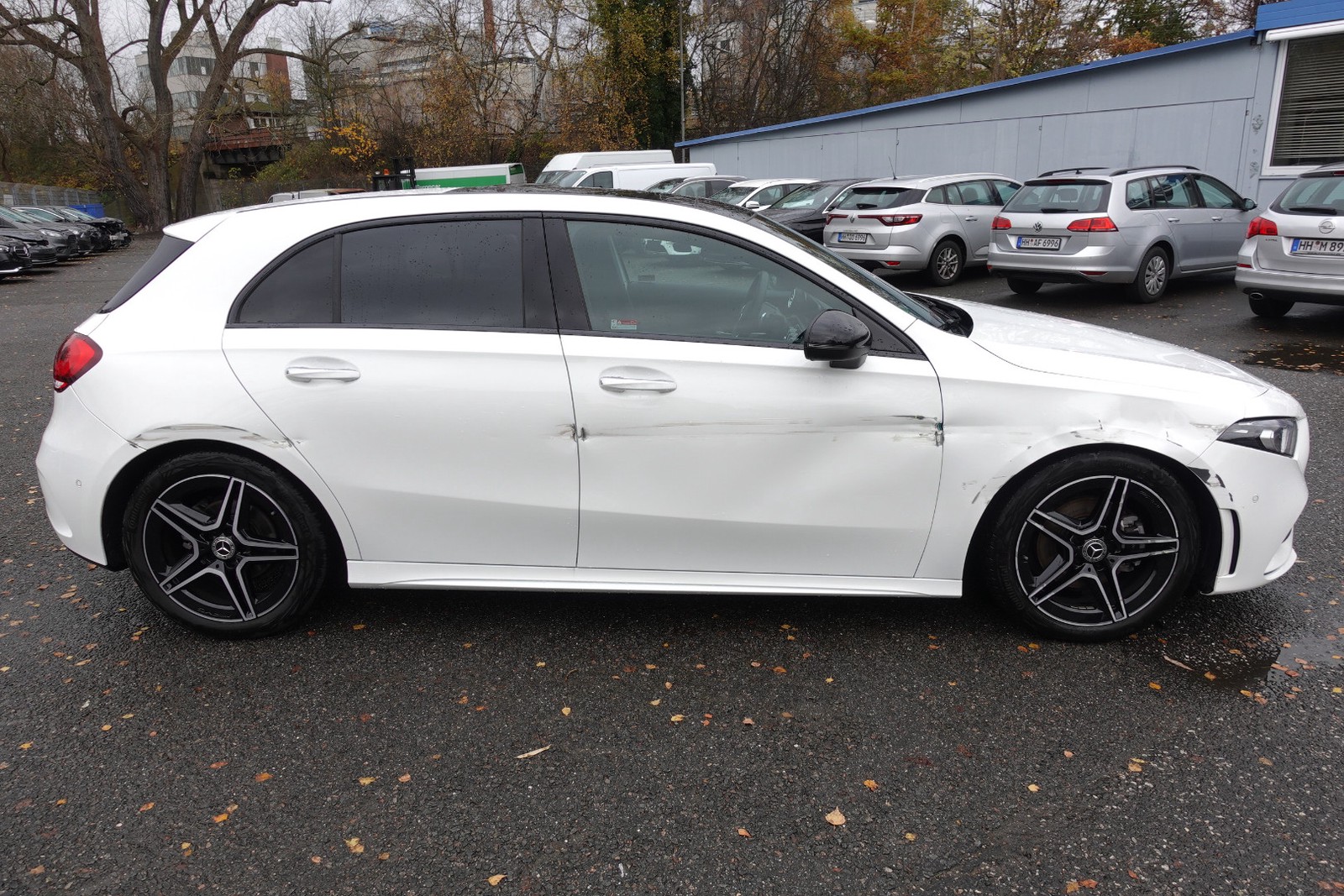 Mercedes-Benz A 180 7G-DCT AMG Line Kamera. Navi. Alu. SHZ. Pano-SD. PDC.