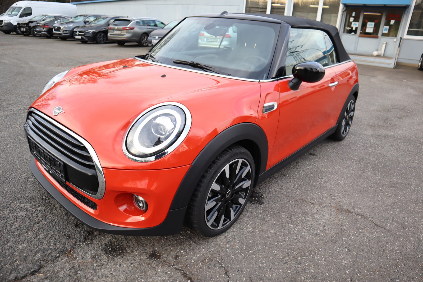 MINI Cabrio Cooper Autom. Leder. Kamera. Navi. Klimaaut. SHZ. PDC.